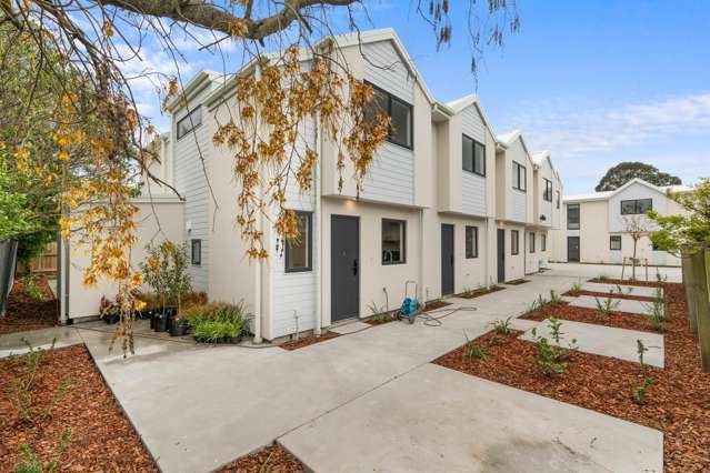 Begin with Ease: two Ensuites and Freehold title