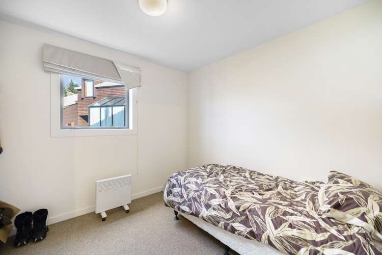 8 Avalon Crescent Fernhill/Sunshine Bay_31