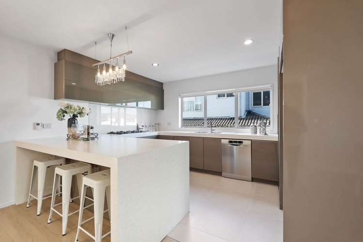 98 Medallion Drive Oteha_10