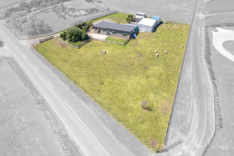 87 Wikitoria Road Whanganui Airport_2