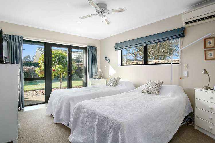 10 Fairburn Place Leamington_13