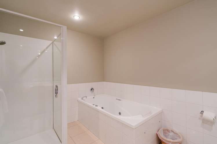 2/10 Lake Street Queenstown_37