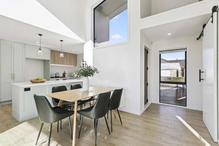 81 Cedarwood Street Woodridge_6