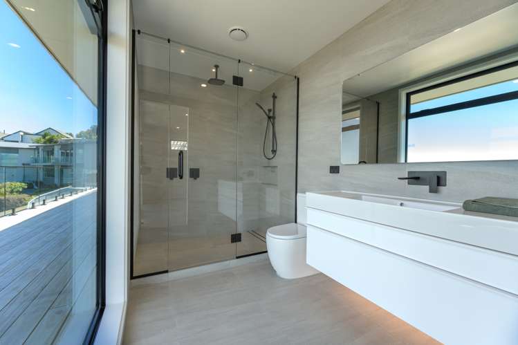 24 Commodore Place Britannia Heights_11