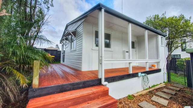 48 Woodside Rd, Massey, Auckland