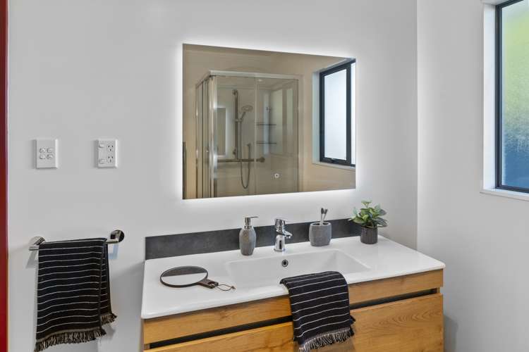 56 Olympus Way Richmond_20