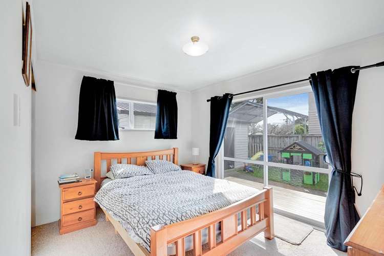 300 Shakespeare Street 11373_5