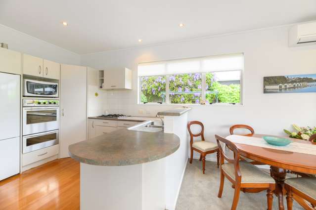 2/87a Kowhai Road Mairangi Bay_4