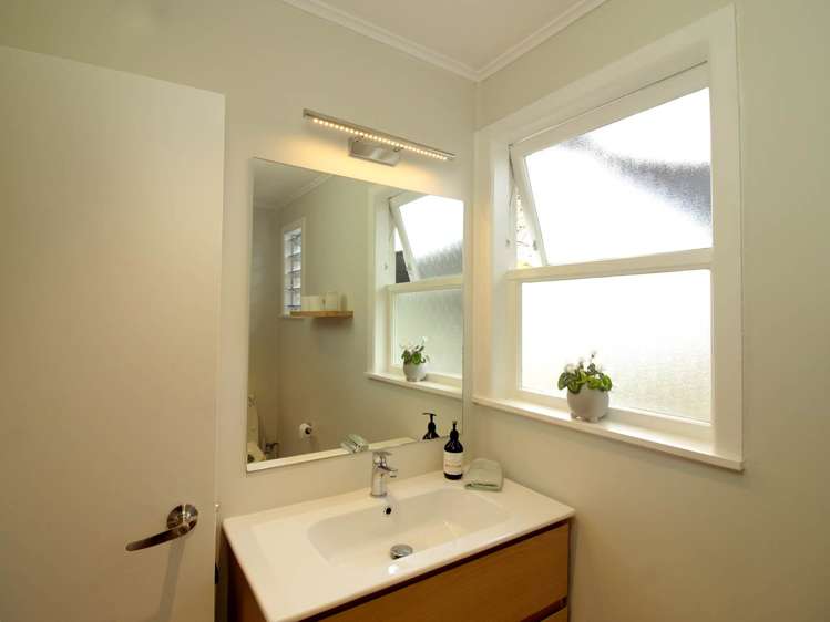 18 Tracey Terrace Te Atatu South_11