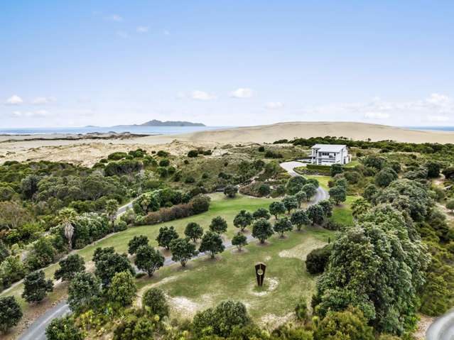 Mangawhai's Hidden Oasis with Unrivalled Views