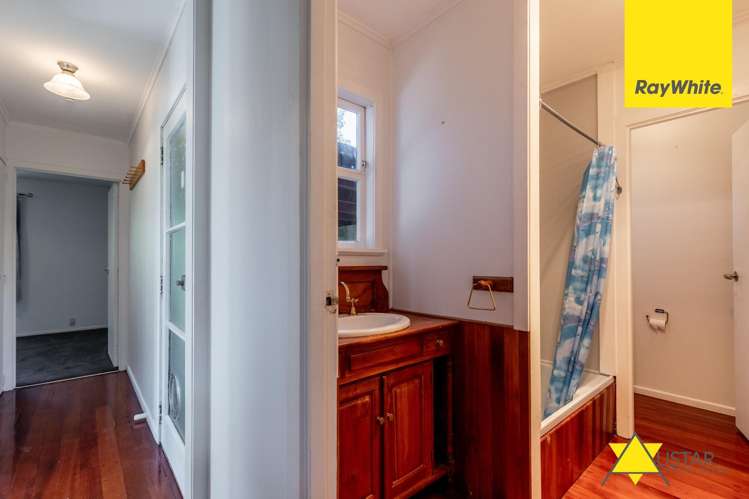 1121 Huia Road Huia_8