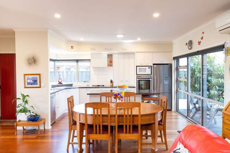 33 Delta Mews Place Clive_9