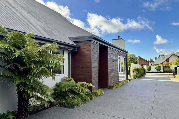 10 Lakebridge Place Parklands_12