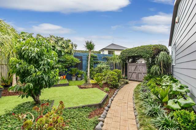 33a Coral Crescent Panmure_2