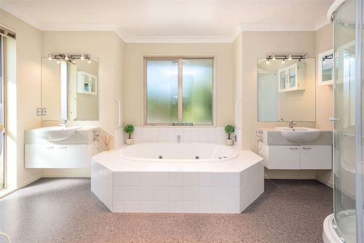 2 Shearwater Drive Woolston_15