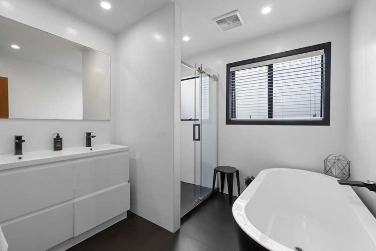 18 Mayfair Place Westown_11