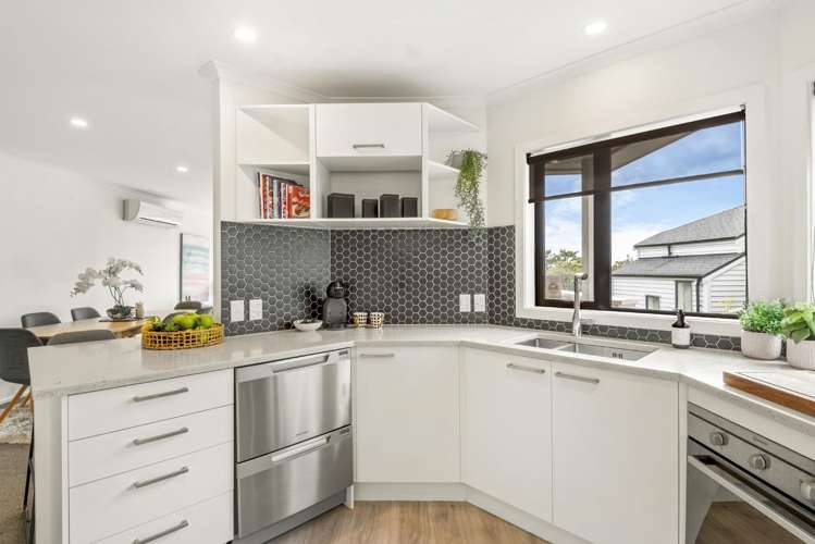 67A Sunrise Avenue Murrays Bay_10