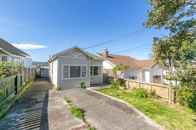 111 Queens Drive Lyall Bay_1