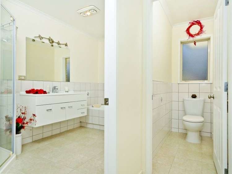 96 Farnborough Drive Grandview Heights_10