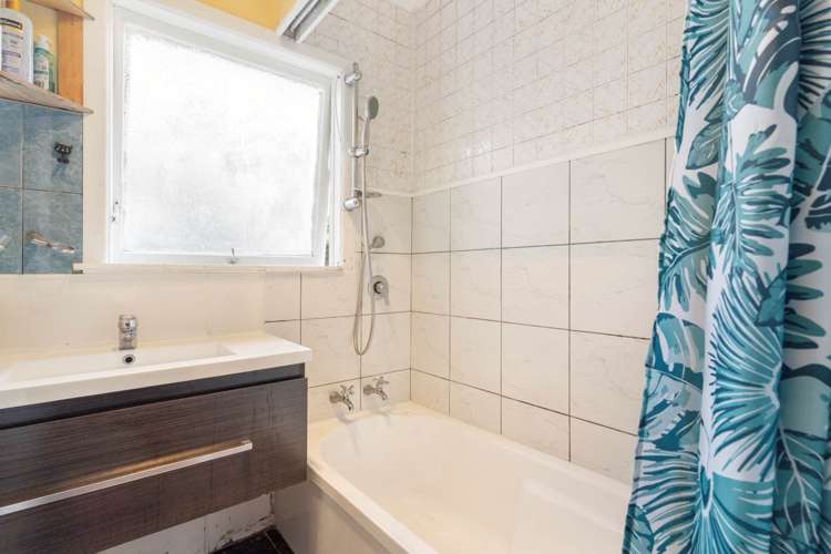 64 Clayton Avenue Otara_12