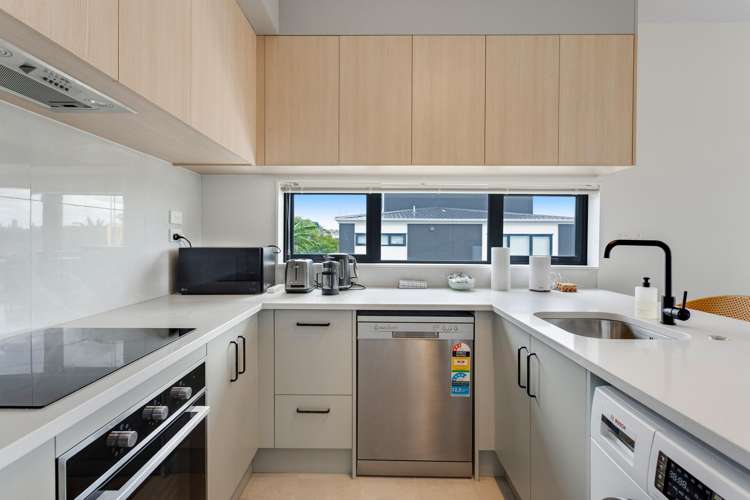 3 & 4/43A Waimumu Road Massey_18