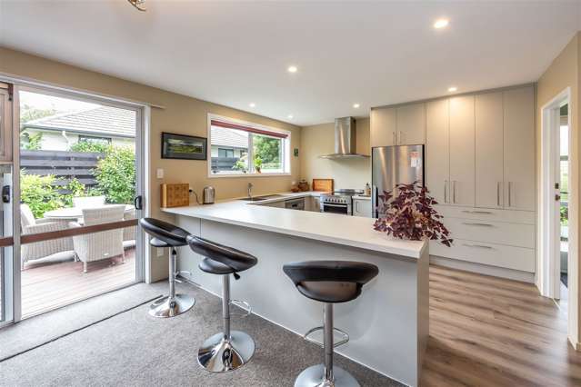 2/36 Ambleside Drive Burnside_2