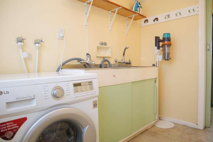 90 Domett Esplanade Cobden_22