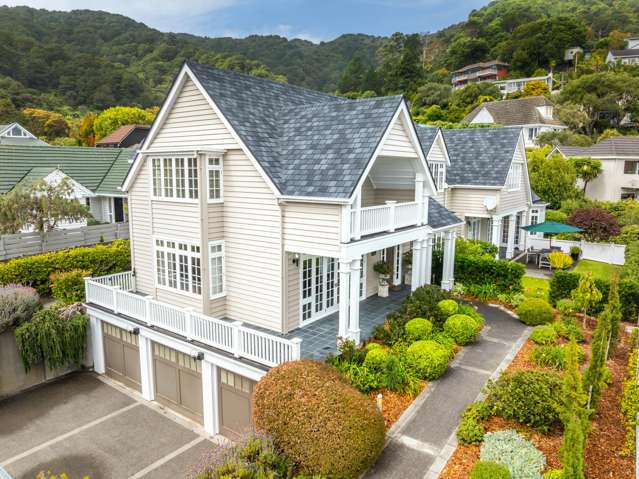 Character and Charm in Lowry Bay