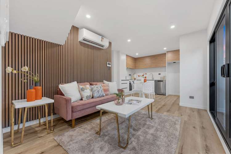 98a Royal Road Massey_4