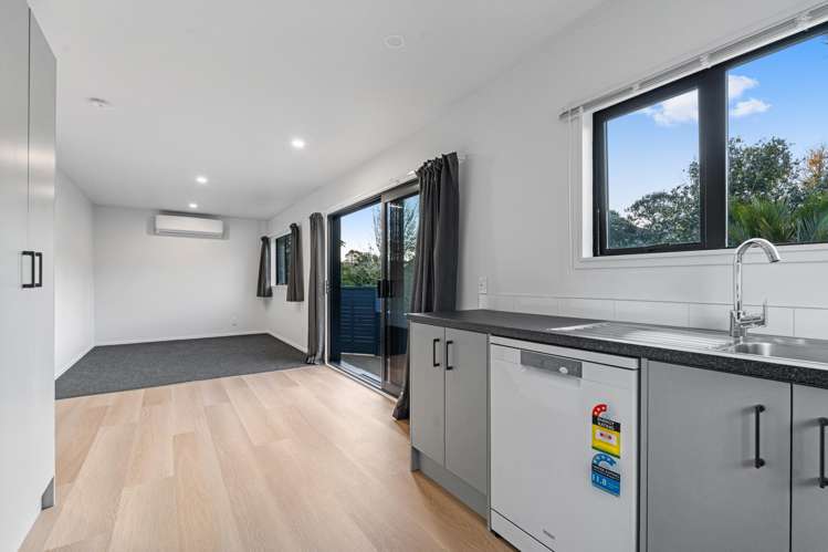 Units 1 and 2/10A Awanui Street Merrilands_24