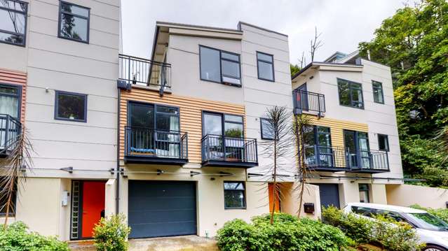 Stylish 3-Bedroom Townhouse in Sought-After Kelburn