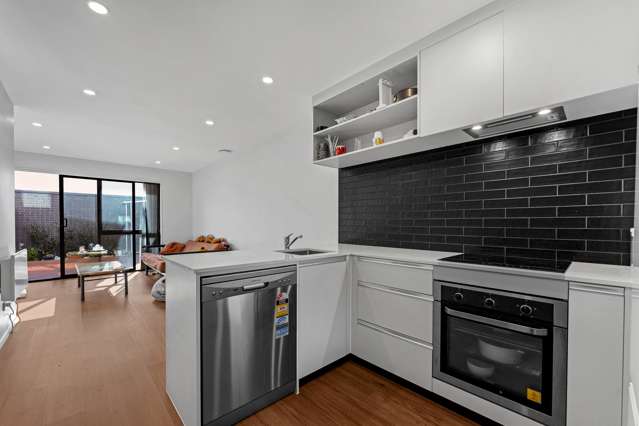 2/119 Bruce McLaren Road Henderson_2