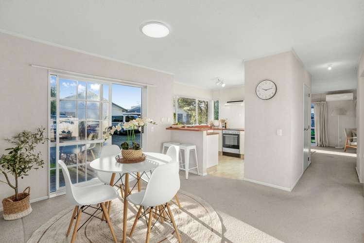 11/169 Whites Line East Waiwhetu_8