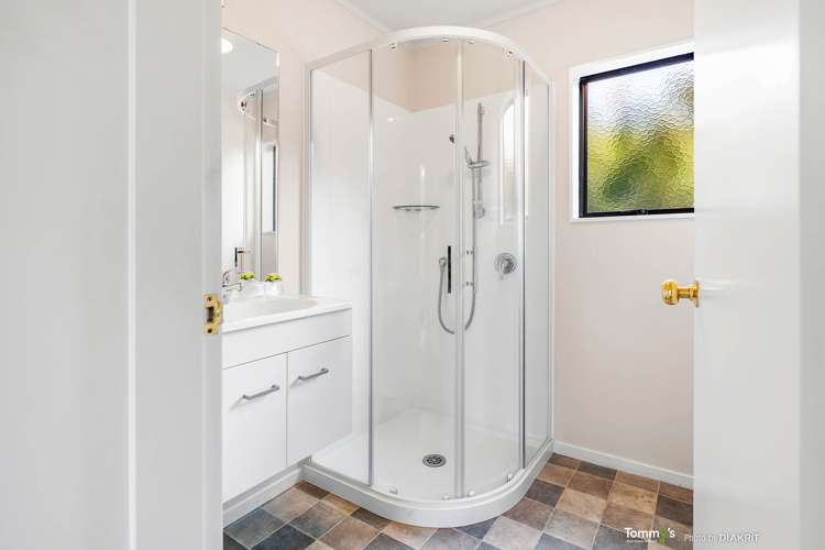 17b Bowes Crescent Strathmore Park_16