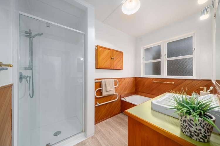 128 Helston Road Paparangi_16