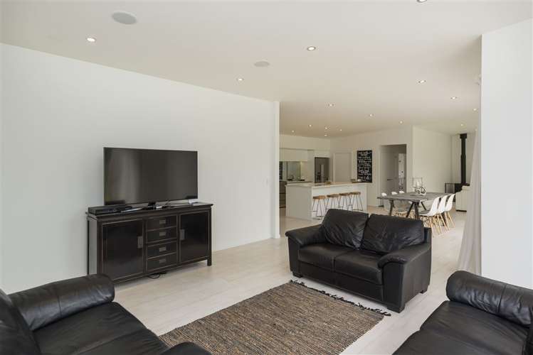 2 Riverside Way Amberley_10