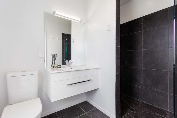 11 Parachute Crescent Papakura_8