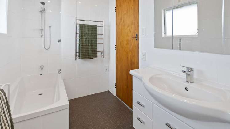 11 Highfield Crescent Brookfield_12