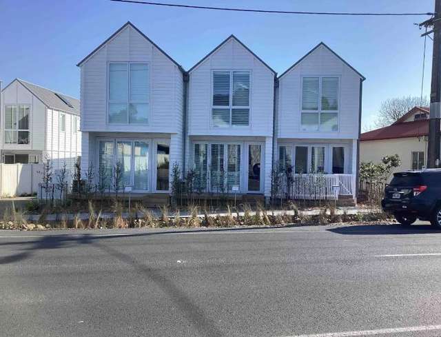 Boutique Townhouse in Matakana Village