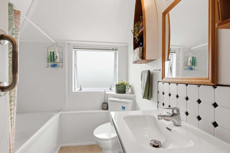 116 Akaroa Drive Maupuia_10