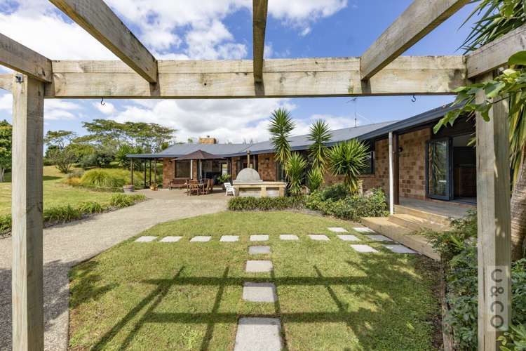 1226 State Highway 16 Waimauku_16