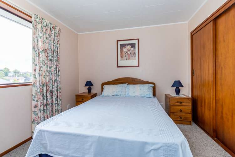 2/7 Waipori Place Glenwood_13