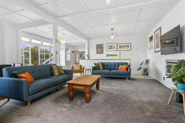 1 Bush Road Waiatarua_4