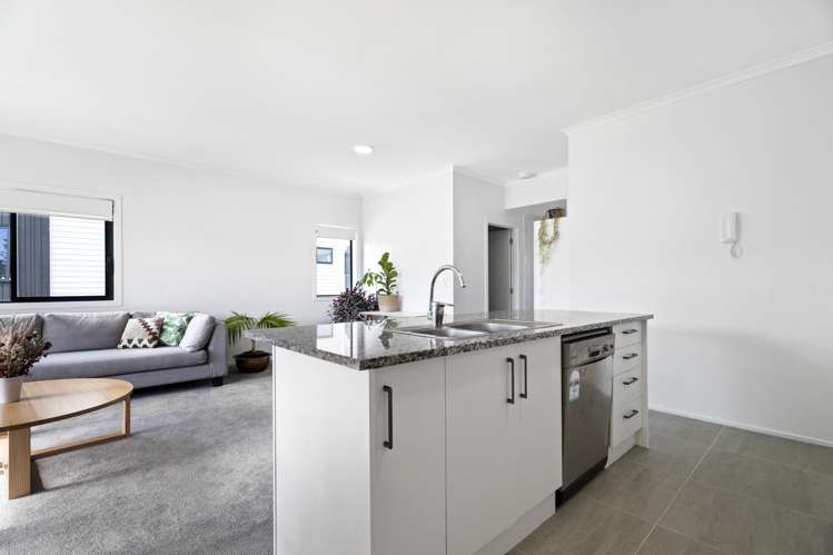 3/11 Carlos Drive Flat Bush_6