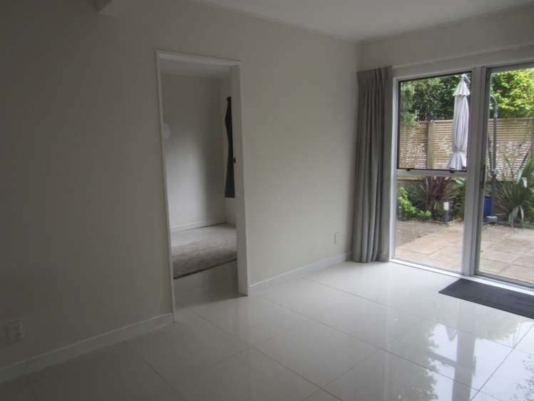 12 Florio Terrace Tawa_12