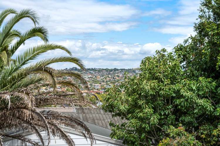 2/106 Bradbury Road Botany Downs_20