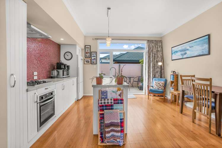 8/103 Epuni Street_4