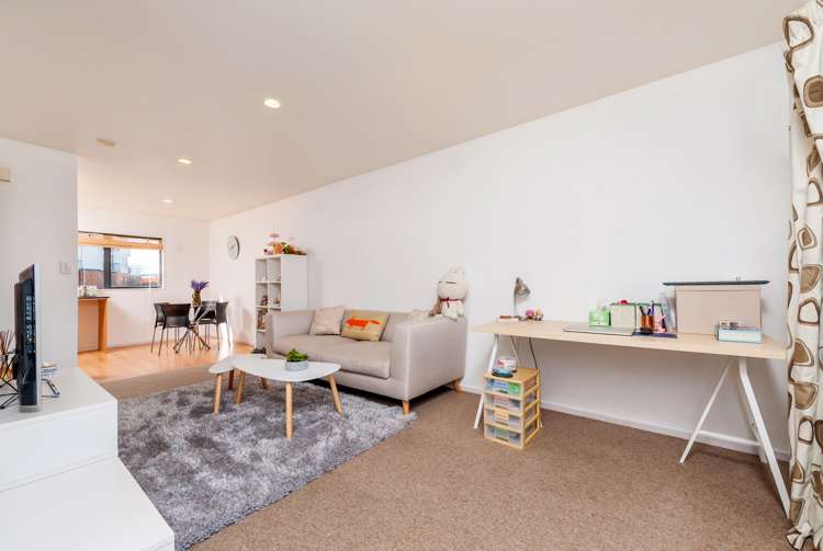 9/12 Crown Lynn Place New Lynn_8