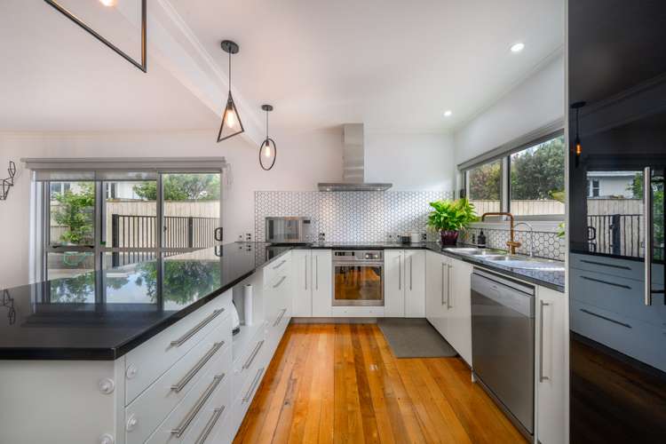 6 Freyberg Place Howick_12