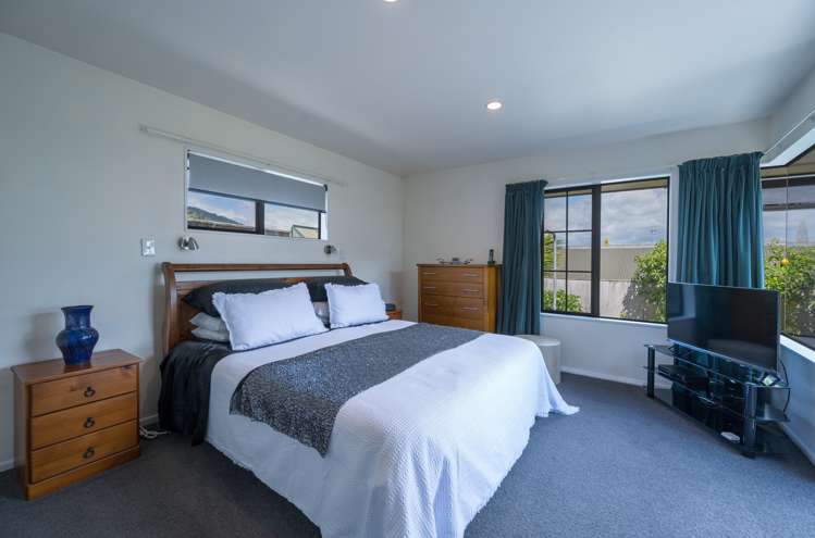 23 Olympus Way Richmond_16